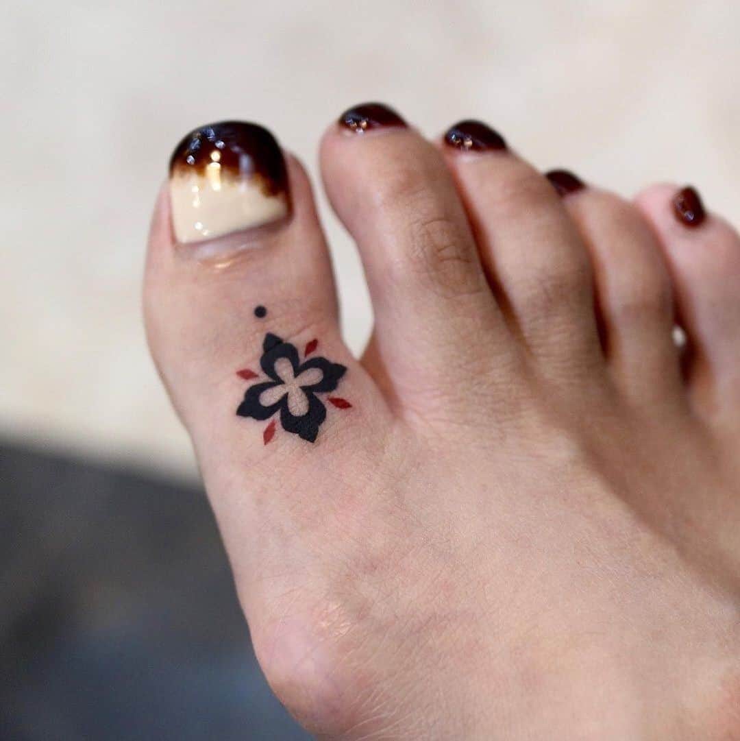 Tatuaje de la etiqueta del dedo del pie 