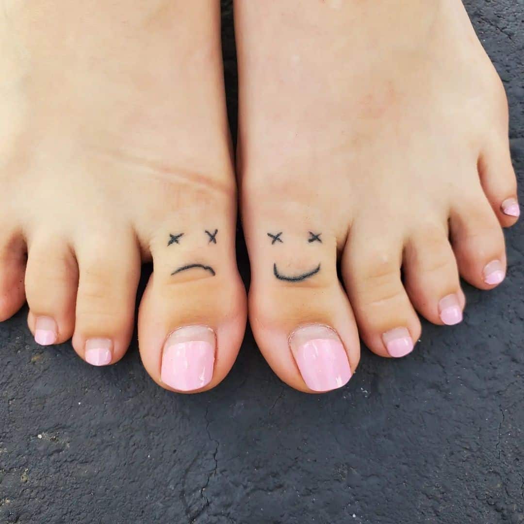 Ideas de tatuajes de dedos del pie a juego 