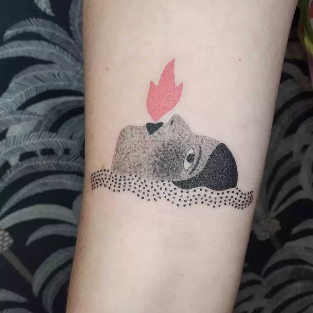 Tatuaje de signo de fuego con símbolo de mujer 