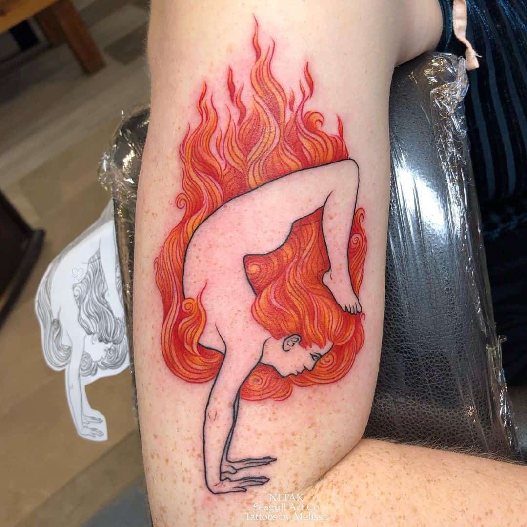 Tatuaje de fuego artístico único 