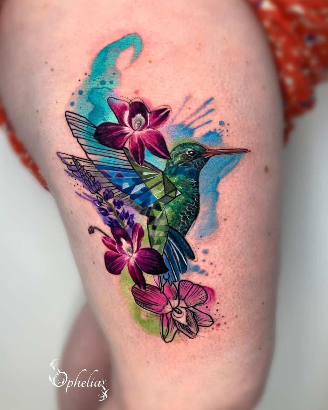 Tatuaje de flor de aster con una imagen de pájaro