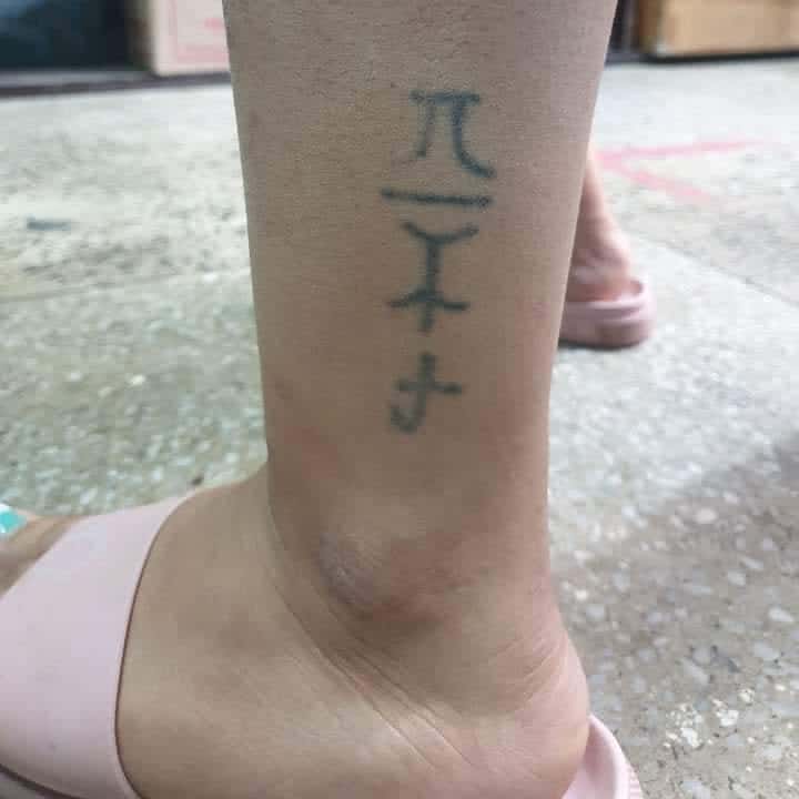 Tatuaje lateral de la pierna