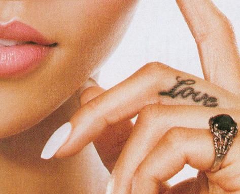 Rihanna Tatuajes Amor