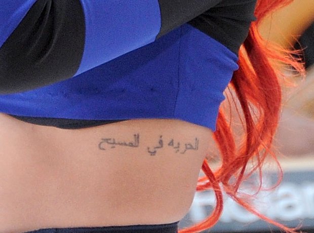 Rihanna Tatuajes Árabes