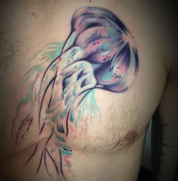 Tatuajes de medusas en el pecho