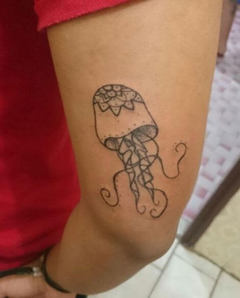 Tatuajes de medusas en el codo
