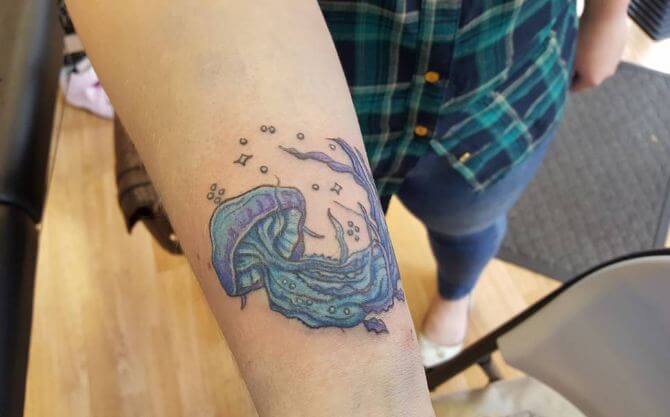 Tatuajes de medusas en el antebrazo