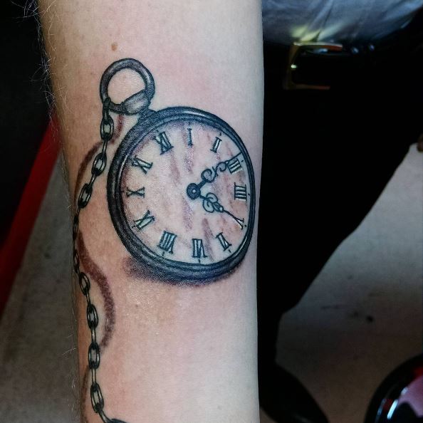 Increíble diseño e ideas de tatuajes de reloj de bolsillo