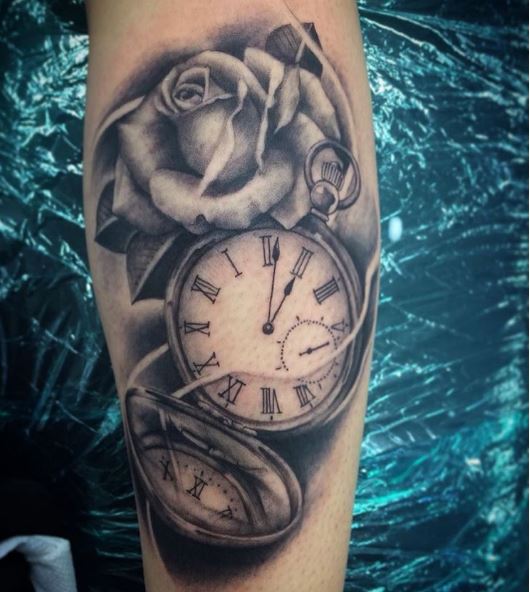 Diseño e ideas geniales de los tatuajes del reloj de bolsillo