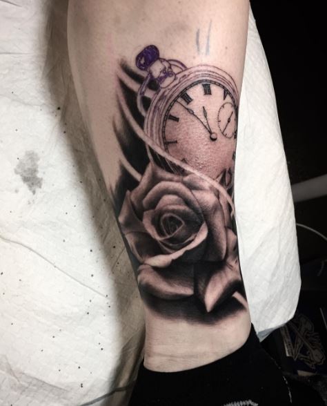 Bonito diseño e ideas de tatuajes de reloj de bolsillo