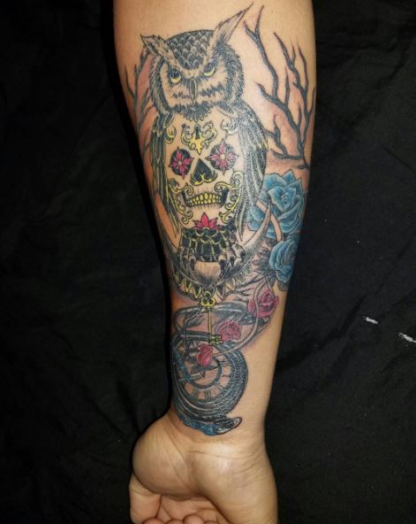 Diseño e ideas de tatuajes de calavera y reloj de bolsillo