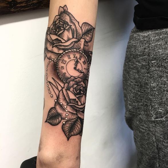 Maravillosos diseños e ideas de tatuajes de relojes de bolsillo