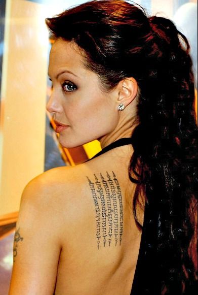 Tatuaje Khmer Script Angelina Jolie