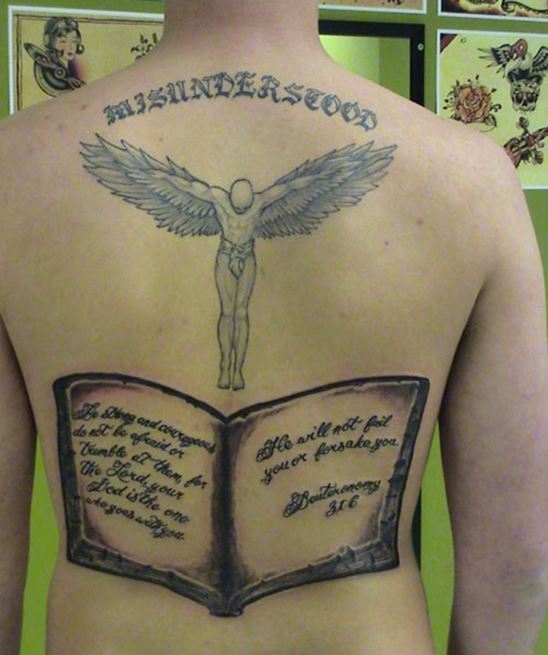 Diseño de tatuaje temático de la Biblia