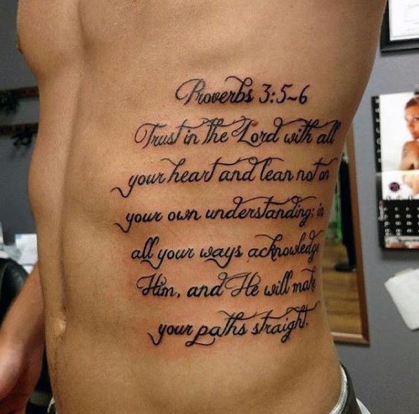 Versículo bíblico para hombre tatuajes en las costillas Proverbios 3 5 6 Confía en el Señor