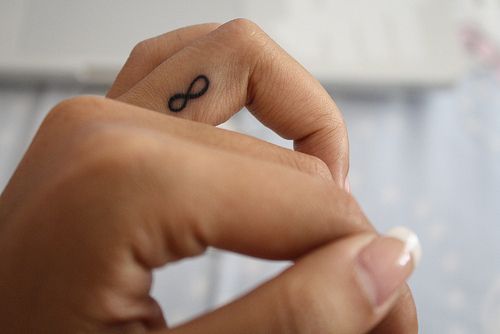 Pequeños diseños de tatuajes de bendición simples (89)