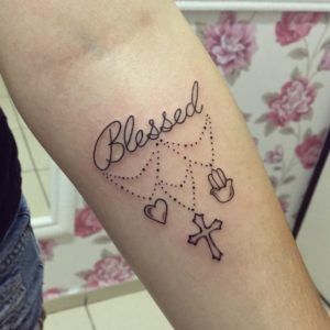 Pequeños diseños de tatuajes de bendición simples (137)