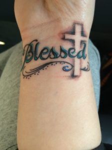 Pequeños diseños de tatuajes de bendición simples (177)