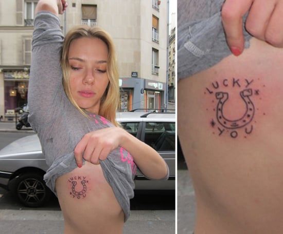 Lucky You tatuaje de herradura Scarlett Johannson