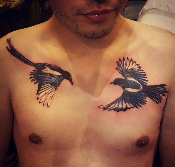Tatuajes De Aves En El Pecho