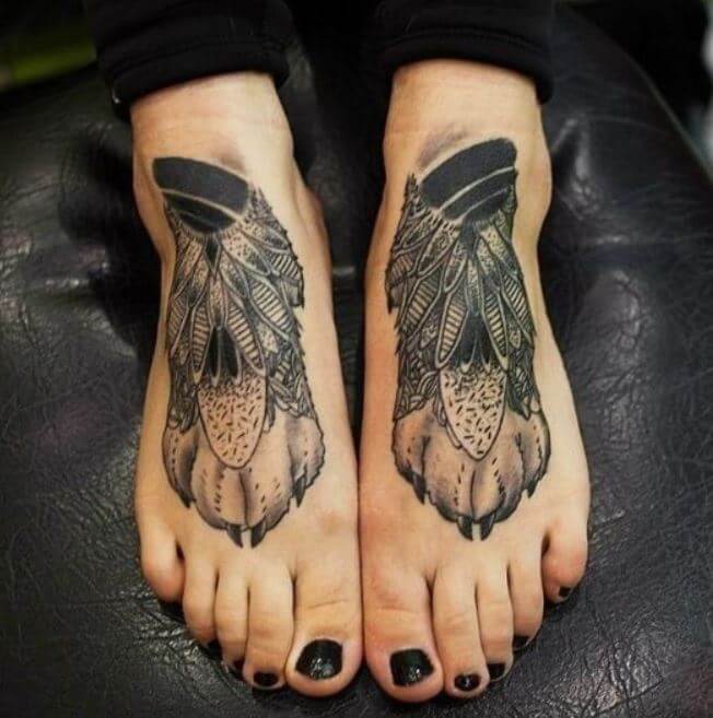 Tatuaje en el pie, pata de perro