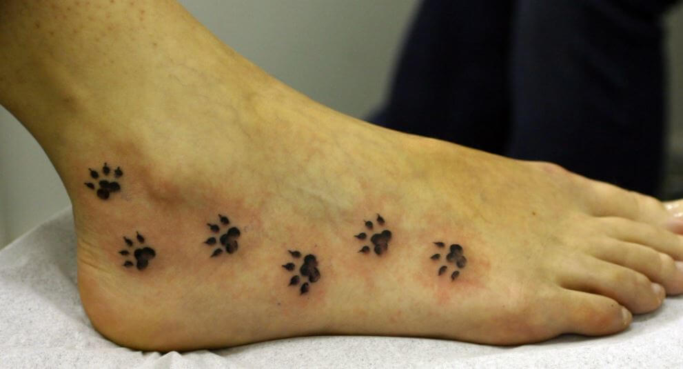 Tatuaje en el pie, huella de pata