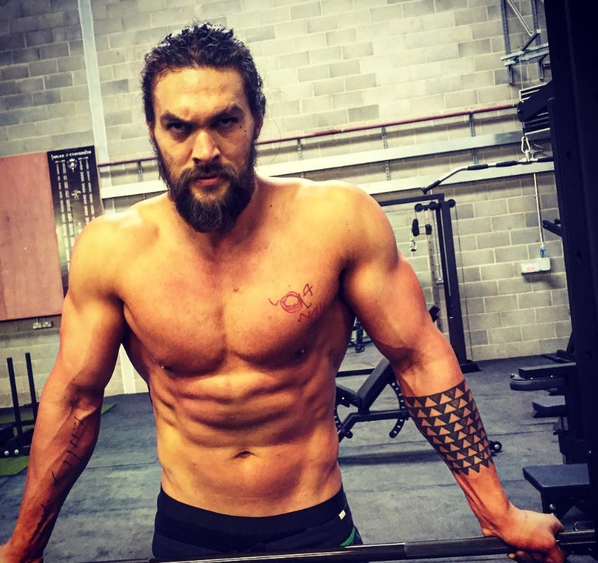 Jason Momoa tatuajes en el pecho