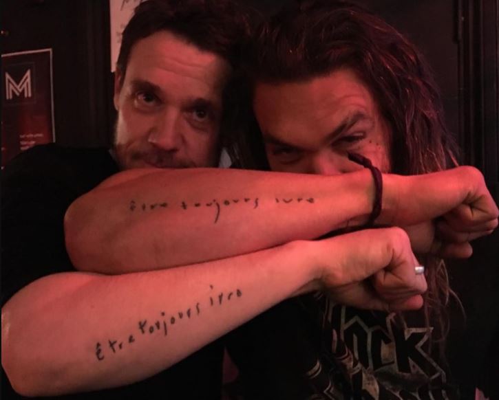 Jason Momoa tatuajes en el antebrazo