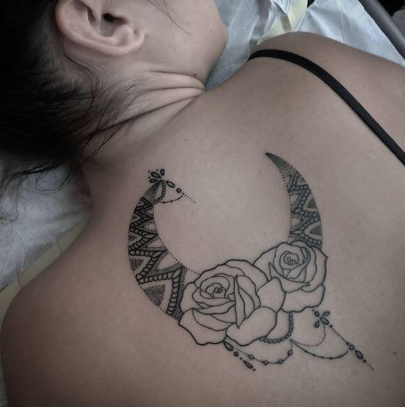 Tatuaje De Luna Y Espalda