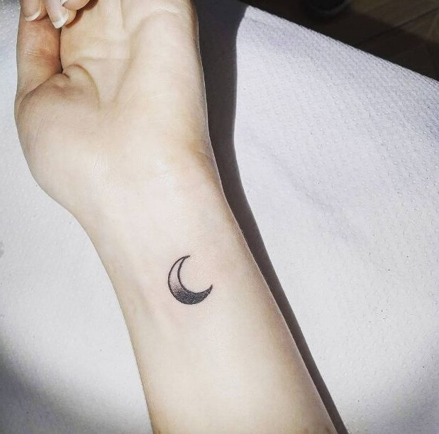 Tatuaje De Luna Simple