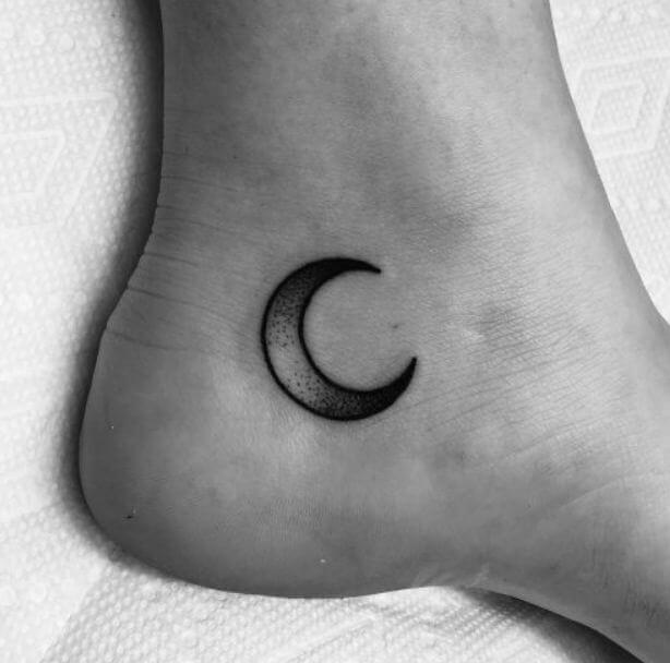 Tatuaje De Luna Pequeña