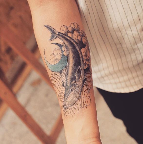 Tatuaje de luna en el brazo 35