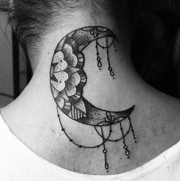 Tatuaje de luna en el brazo