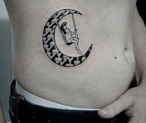 Tatuaje de luna en el cuerpo 5