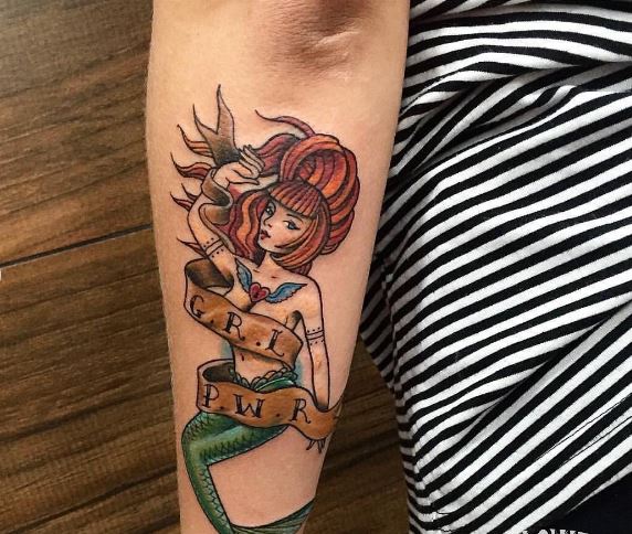 Tatuaje de sirena en el brazo 1