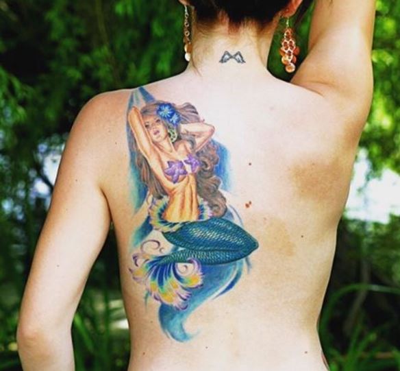 Tatuaje de sirena en el brazo 9