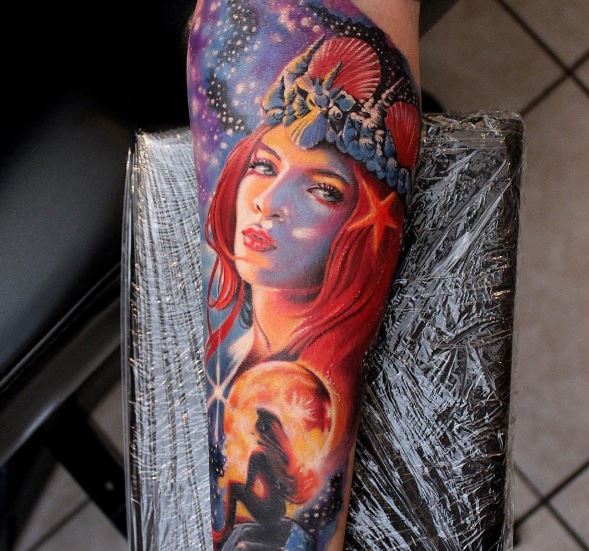 Tatuaje de sirena en el brazo 14