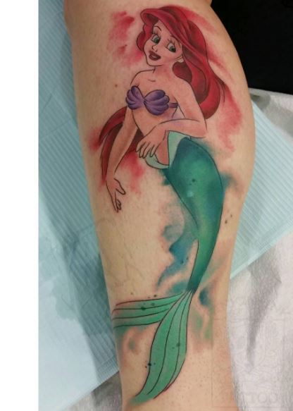 Tatuaje de sirena en el brazo 18