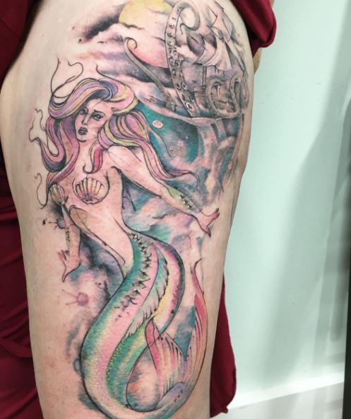 Tatuaje de sirena en el brazo 19