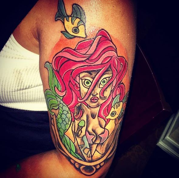 Tatuaje de sirena en el brazo 26