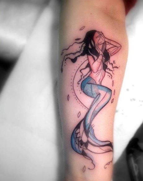 Tatuaje de sirena en el brazo 24