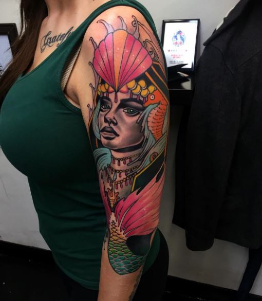 Tatuaje de sirena en el brazo 35