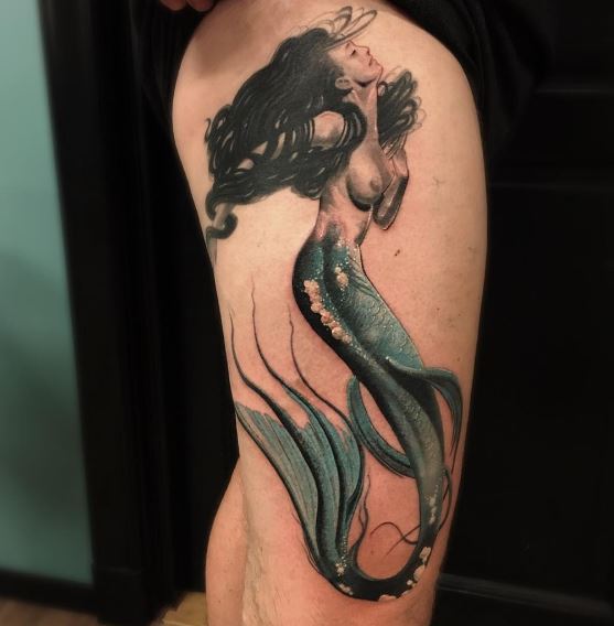 Tatuaje de sirena en el brazo 36