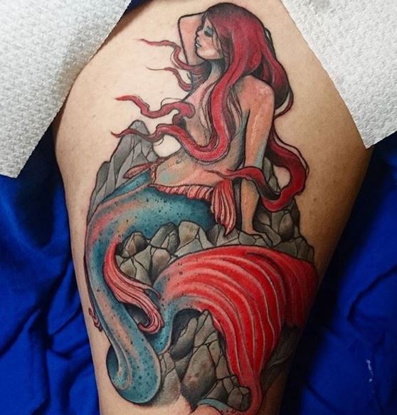 Tatuaje de sirena en el brazo 27