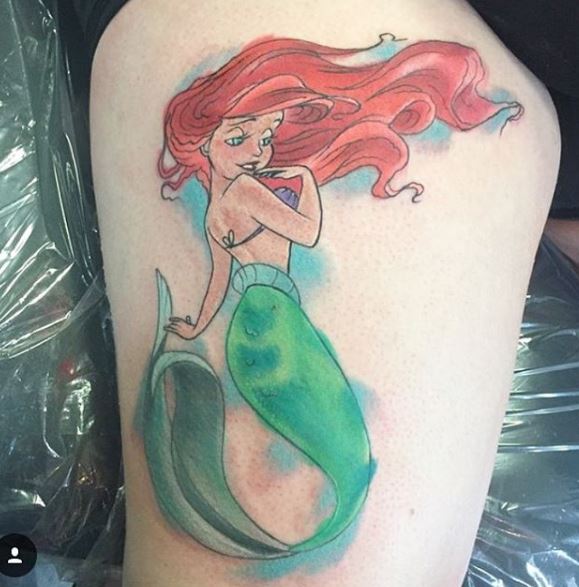 Tatuaje de sirena en la pierna 11