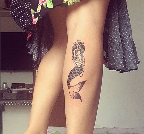 Tatuaje de sirena en la pierna 1