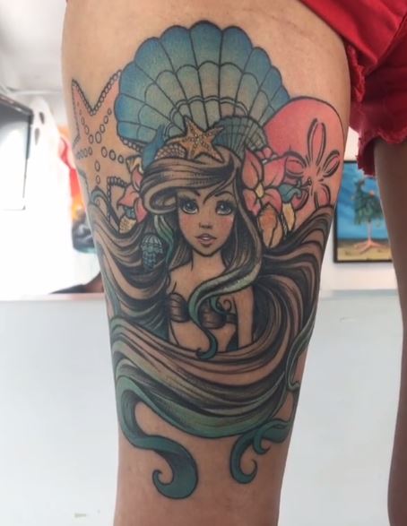 Tatuaje de sirena en la pierna 5