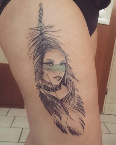 Tatuajes De Plumas En El Muslo