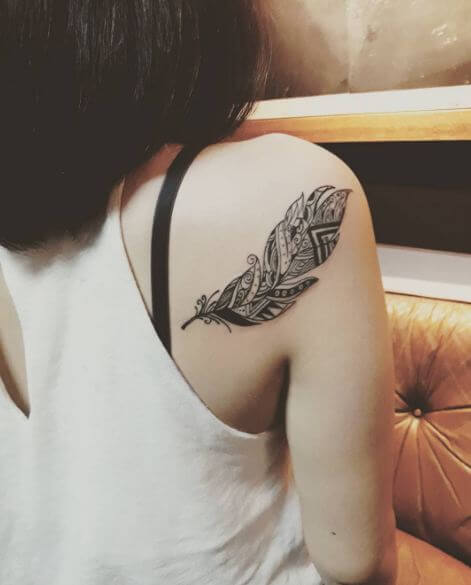 Tatuajes De Plumas En El Hombro