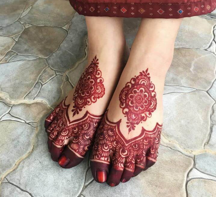 Diseños nupciales de Mehndi para piernas